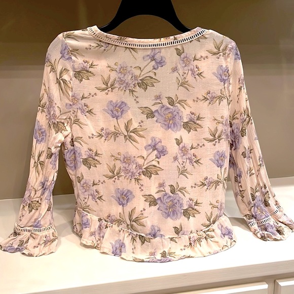 American Eagle Floral Crochet Tie Cropped V Neck Buttoned Beige Blouse Size XS - Picture 6 of 9